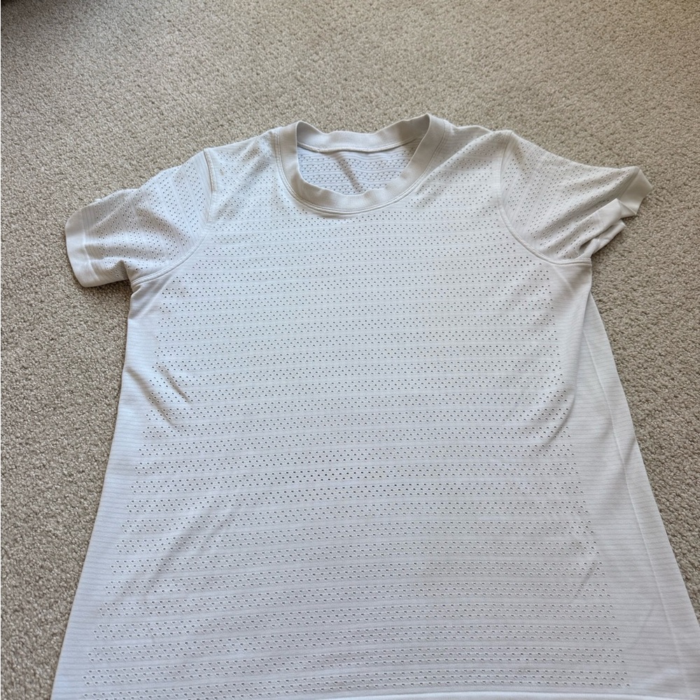 Lululemon Womens Breeze By Short Sleeve Shirt size 8